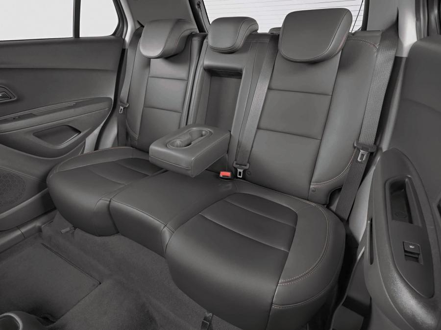Интерьер Chevrolet Tracker 2016 года  (фото 9 из 13)